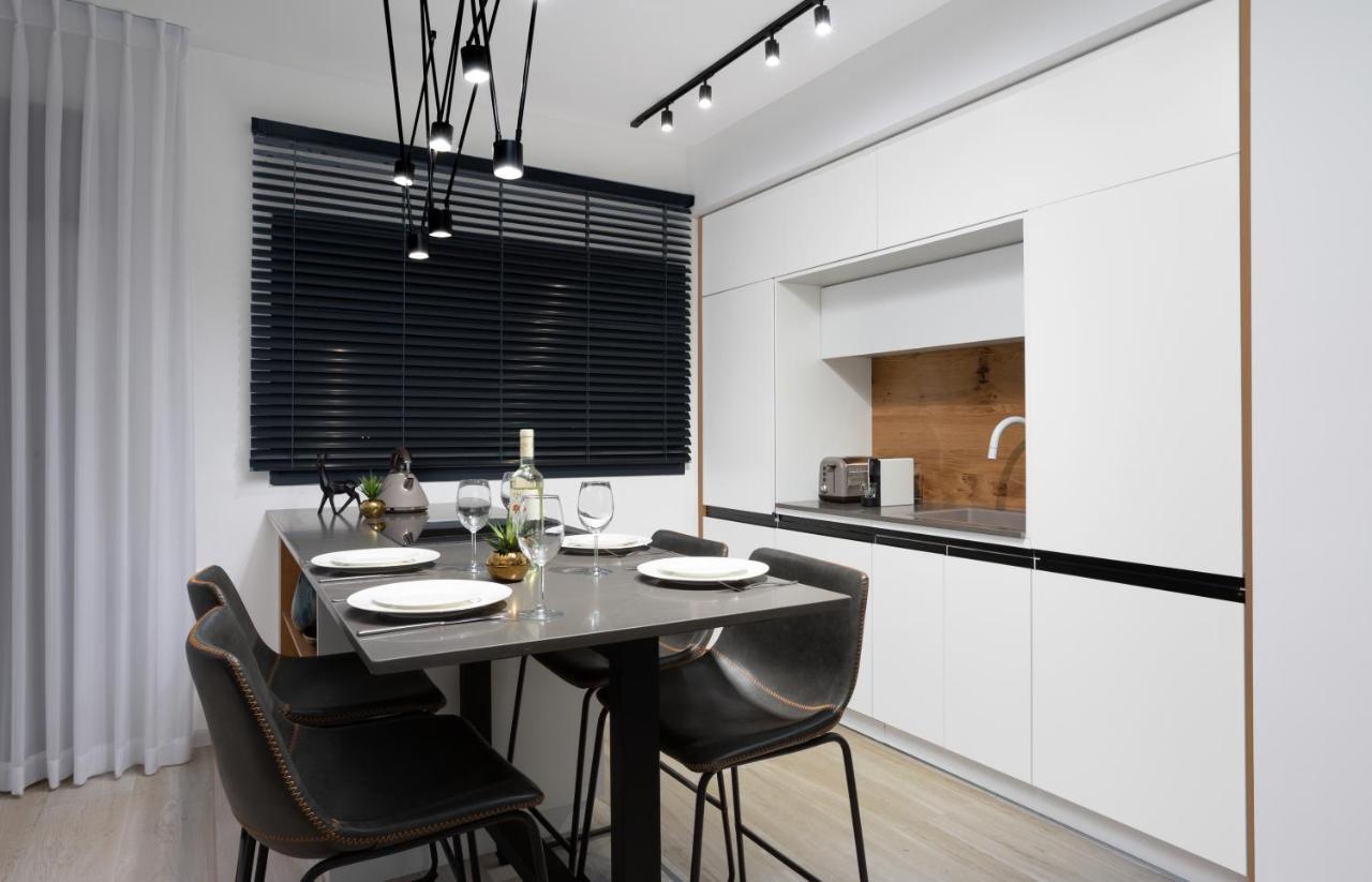 Spacious 3Br Penthouse With Jacuzzi On Rosthchild By Holyguest Tel Aviv Exterior photo