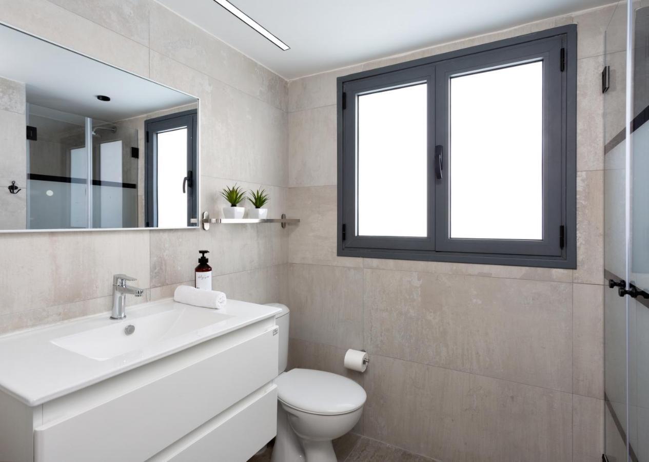 Spacious 3Br Penthouse With Jacuzzi On Rosthchild By Holyguest Tel Aviv Exterior photo